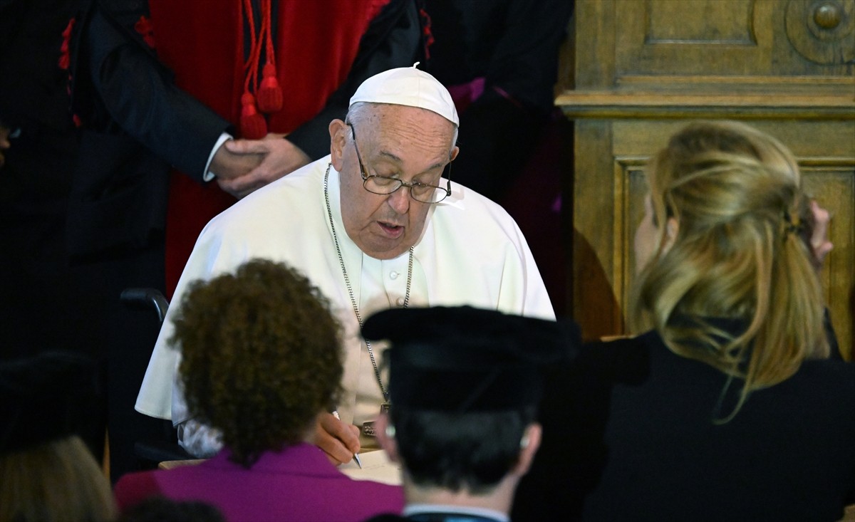 Katoliklerin ruhani lideri ve Vatikan Devlet Başkanı Papa Franciscus, Belçika'ya Katolik Leuven...