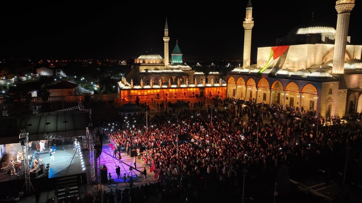 Konya'da düzenlenen 21. Uluslararası Konya Mistik Müzik Festivali'nin yedinci gününde Lübnan...