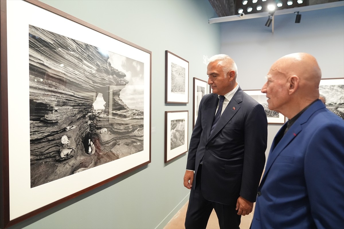 Kültür ve Turizm Bakanı Mehmet Nuri Ersoy (ortada), İstanbul Kültür Yolu Festivali kapsamında...