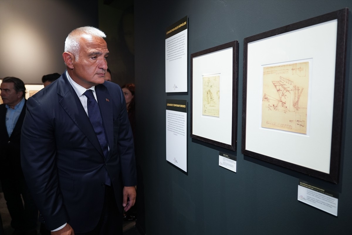 Kültür ve Turizm Bakanı Mehmet Nuri Ersoy (ortada), İstanbul Kültür Yolu Festivali kapsamında...