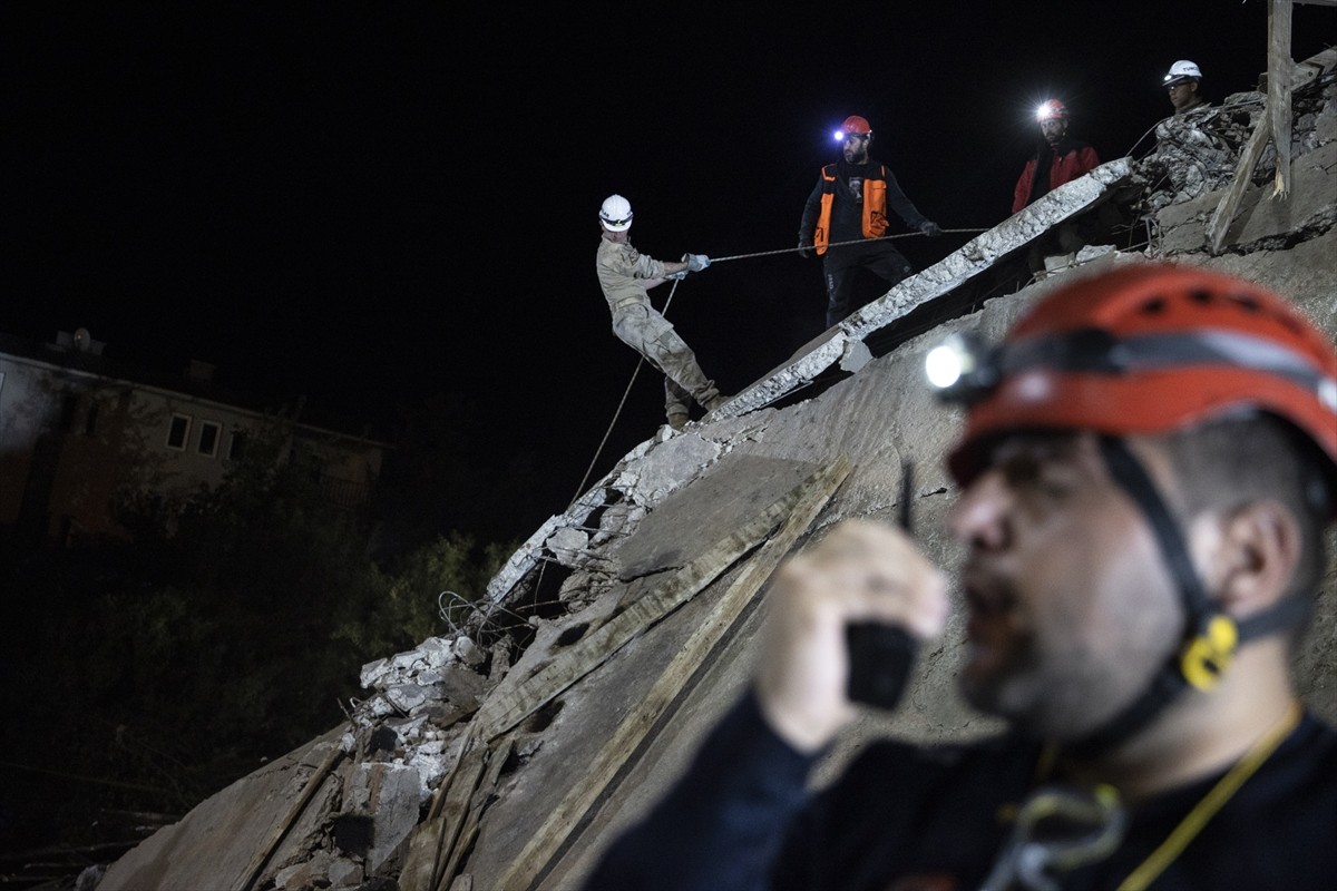 Tunceli'de deprem sonrası enkazda arama kurtarma tatbikatı gerçekleştirildi. Valilik ile İl Afet...