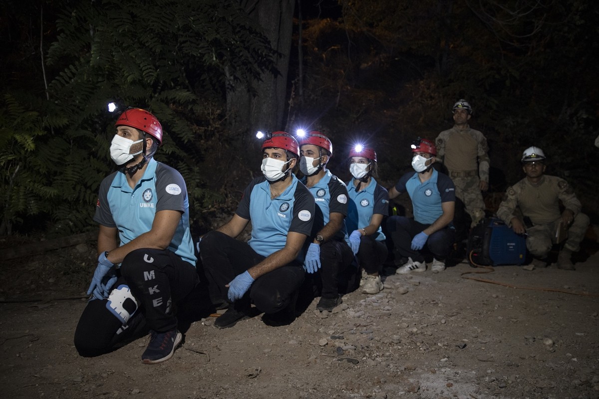 Tunceli'de deprem sonrası enkazda arama kurtarma tatbikatı gerçekleştirildi. Valilik ile İl Afet...