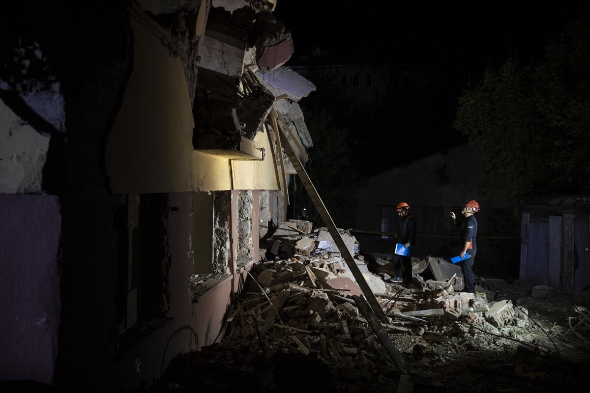 Tunceli'de deprem sonrası enkazda arama kurtarma tatbikatı gerçekleştirildi. Valilik ile İl Afet...