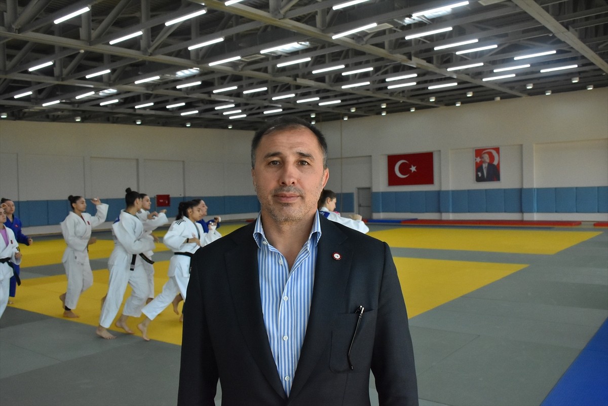 Türkiye Judo Federasyonu Başkanı Sezer Huysuz, 3-6 Ekim'de Tacikistan'da yapılacak Dünya Gençler...