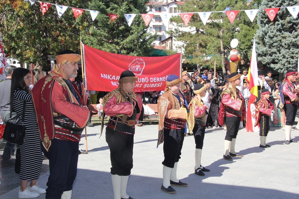 Bu yıl 27'ncisi düzenlenen Uluslararası Beypazarı Festivali başladı. Atatürk Parkı'nda festivalin...