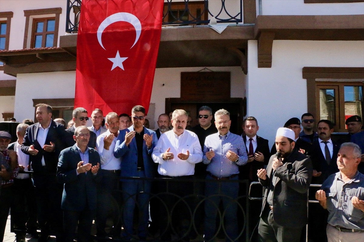 Büyük Birlik Partisi (BBP) Genel Başkanı Mustafa Destici, Eskişehir Valisi Hüseyin Aksoy ile...