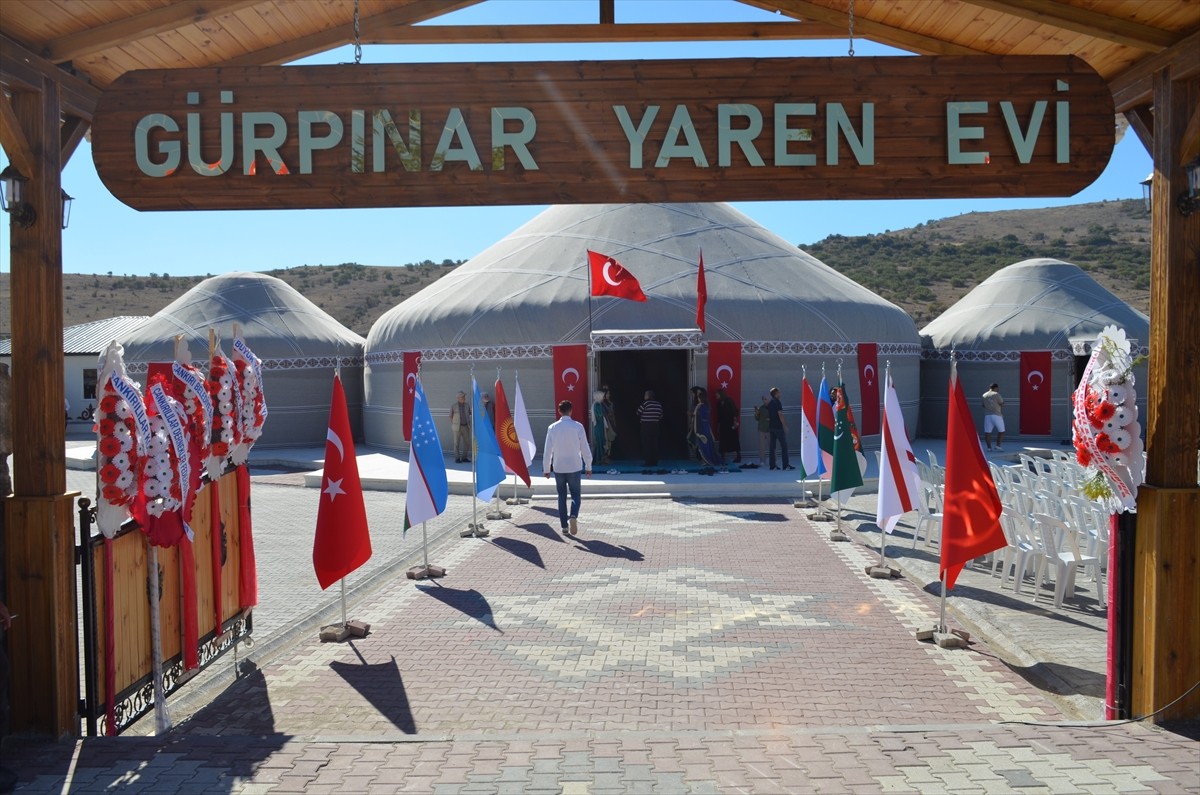 Çankırı’nın Şabanözü ilçesinin Gürpınar Mahallesi’nde yapılan Türkmen Evi ve Yaren çadırı açılışı...