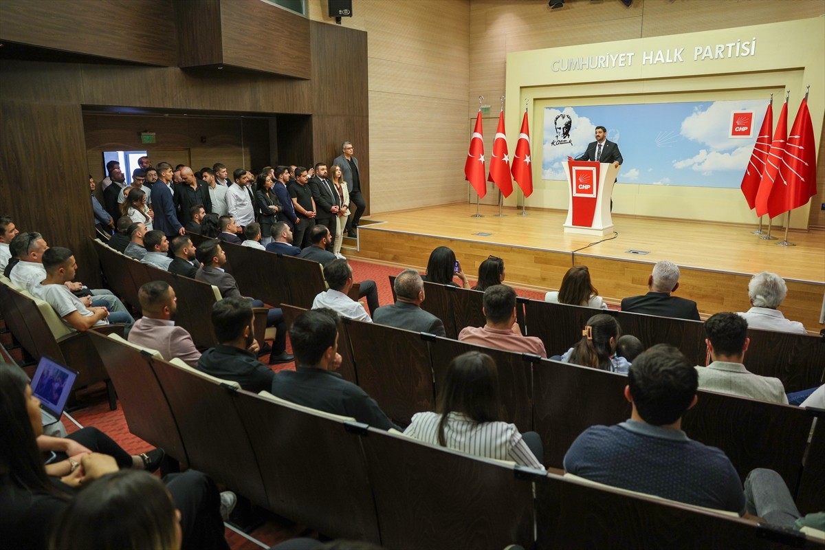 Deniz Bozkurt, CHP Genel Merkezi’nde düzenlenen basın toplantısında, 17. Olağan Gençlik Kolları...