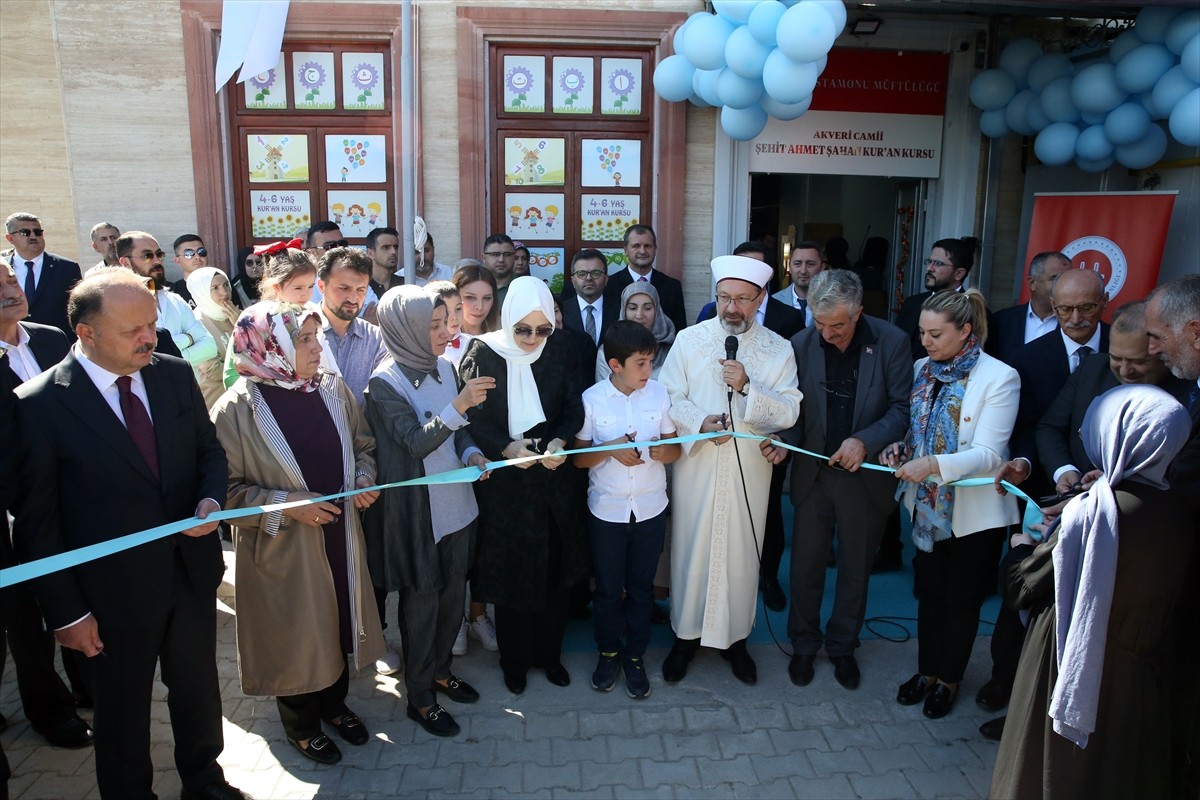 Diyanet İşleri Başkanı Ali Erbaş, Kastamonu Emniyet Müdürlüğü Narkotik Suçlarla Mücadele Şube...