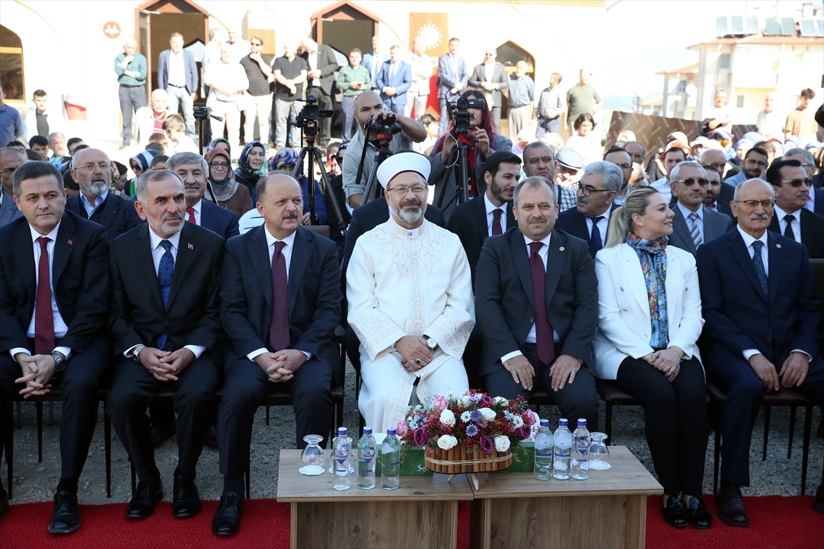 Diyanet İşleri Başkanı Ali Erbaş (sağda), Kastamonu'da, "Fatma Çetin Yatılı Kız Hafızlık Kur'an...