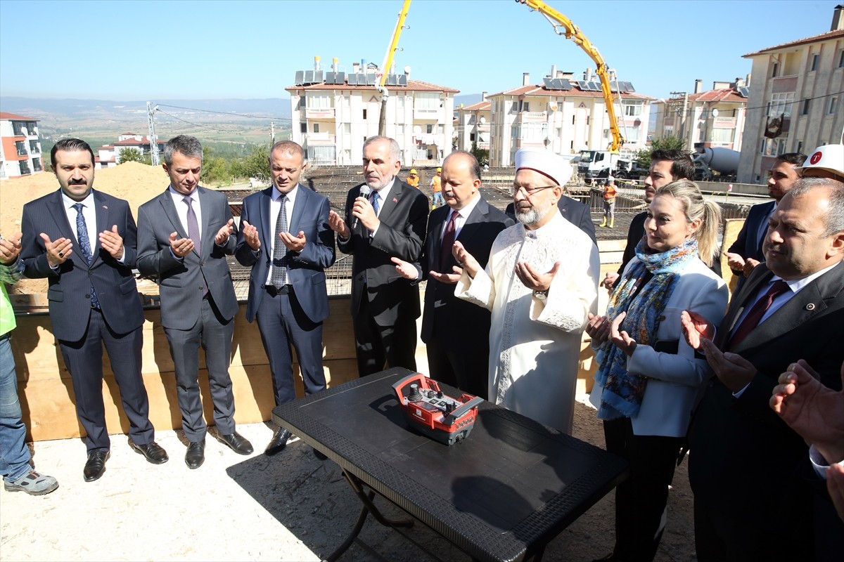 Diyanet İşleri Başkanı Ali Erbaş (sağda), Kastamonu'da, "Fatma Çetin Yatılı Kız Hafızlık Kur'an...