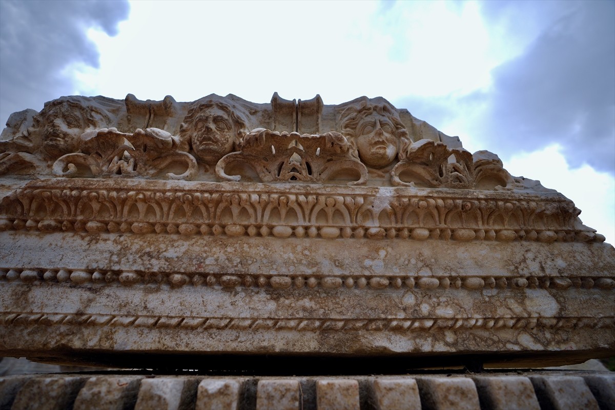 Düzce'nin Konuralp Bölgesi'ndeki Prusias Ad Hypium Antik Kenti'nde devam eden kazı çalışmalarıyla...