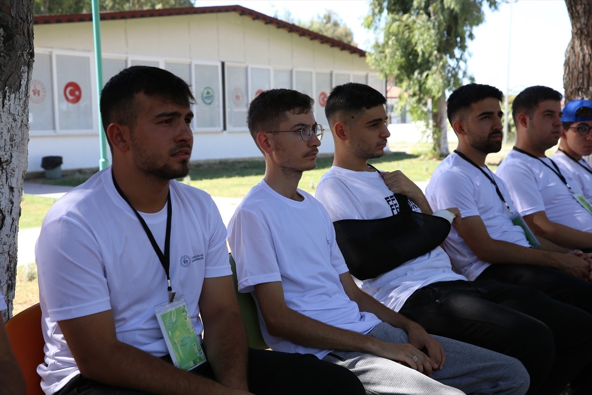 Gençlik Hizmetleri Genel Müdürü Enes Efendioğlu, Hatay'ın Arsuz ilçesinde düzenlenen Ekolojik ve...