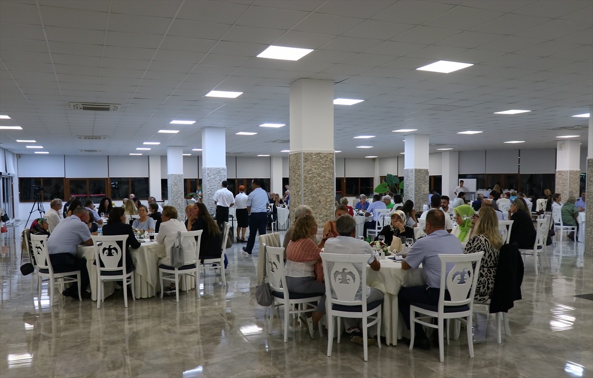 Hava Kuvvetleri Komutanı Hava Orgeneral Ziya Cemal Kadıoğlu (sol 3), İzmir'in Menderes ilçesindeki...