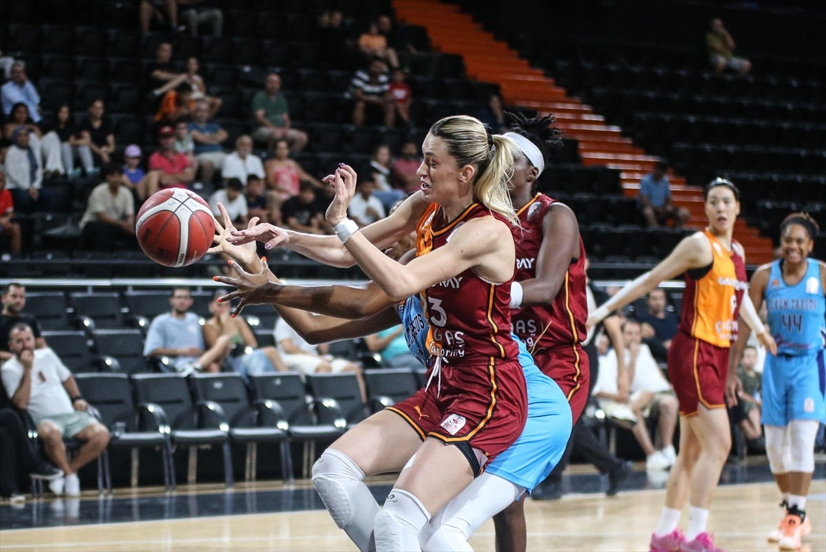 ING Kadınlar Basketbol Süper Ligi'nin ilk haftasında İlkem Yapı Tarsus Spor ile Galatasaray Çağdaş...