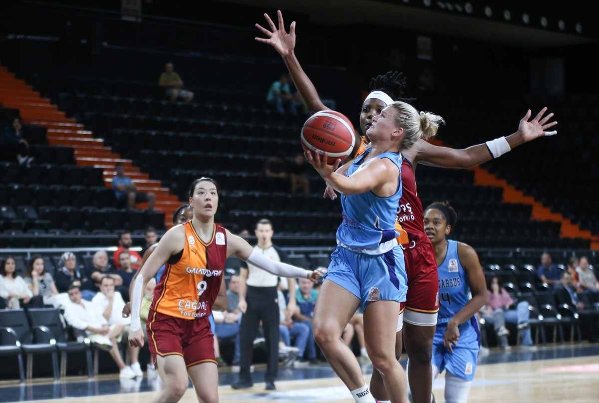 ING Kadınlar Basketbol Süper Ligi'nin ilk haftasında İlkem Yapı Tarsus Spor ile Galatasaray Çağdaş...