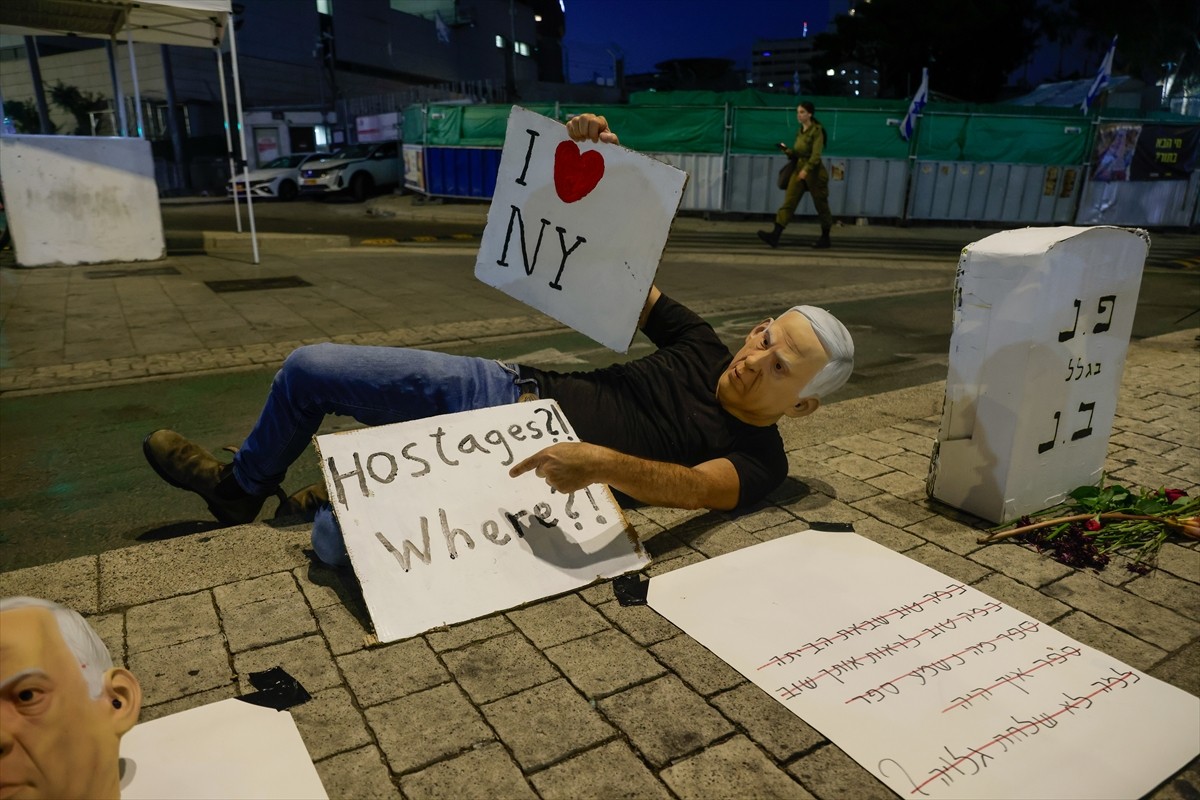 İsrail'de onlarca kişi, Gazze'deki Filistinli gruplarla esir takası anlaşması talebiyle gösteri...