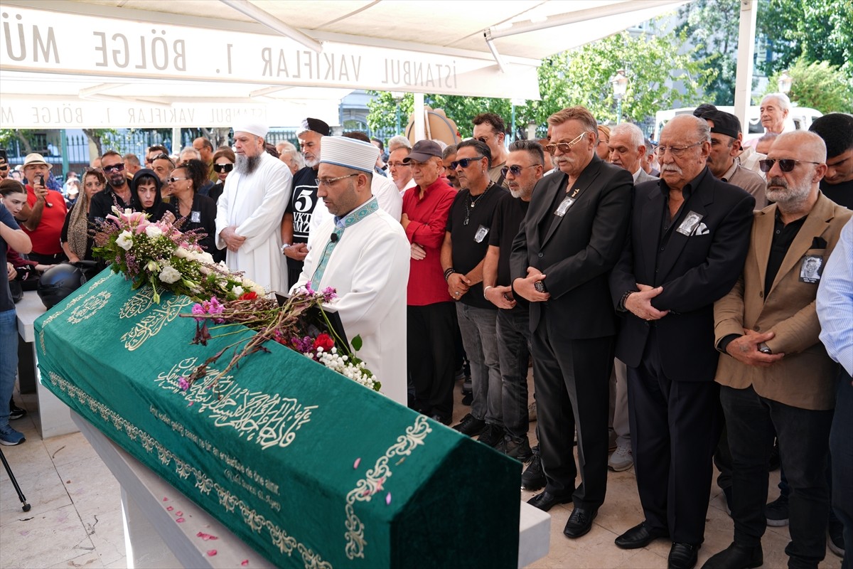 Kültür ve Turizm Bakanlığı himayesinde cenazesi İstanbul'a getirilen Türk sinemasının ünlü...