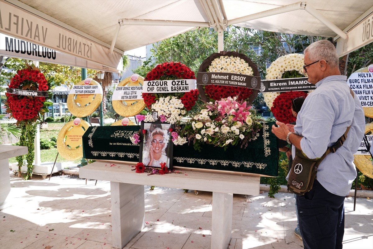 Kültür ve Turizm Bakanlığı himayesinde cenazesi İstanbul'a getirilen Türk sinemasının ünlü...