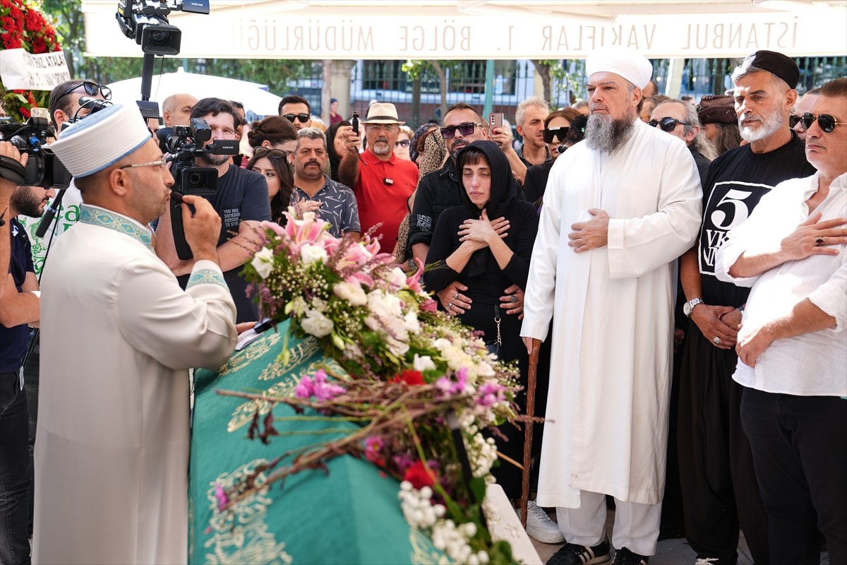 Kültür ve Turizm Bakanlığı himayesinde cenazesi İstanbul'a getirilen Türk sinemasının ünlü...