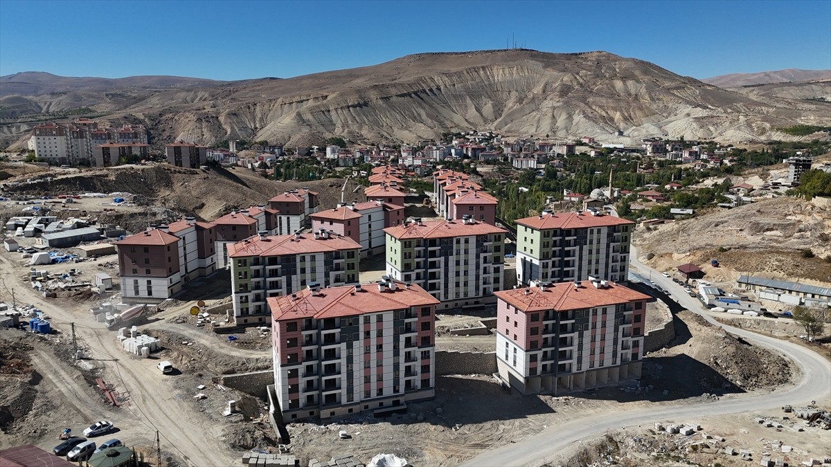 Malatya'nın Darende ilçesinde, Kahramanmaraş merkezli 6 Şubat 2023'te yaşanan depremlerden...