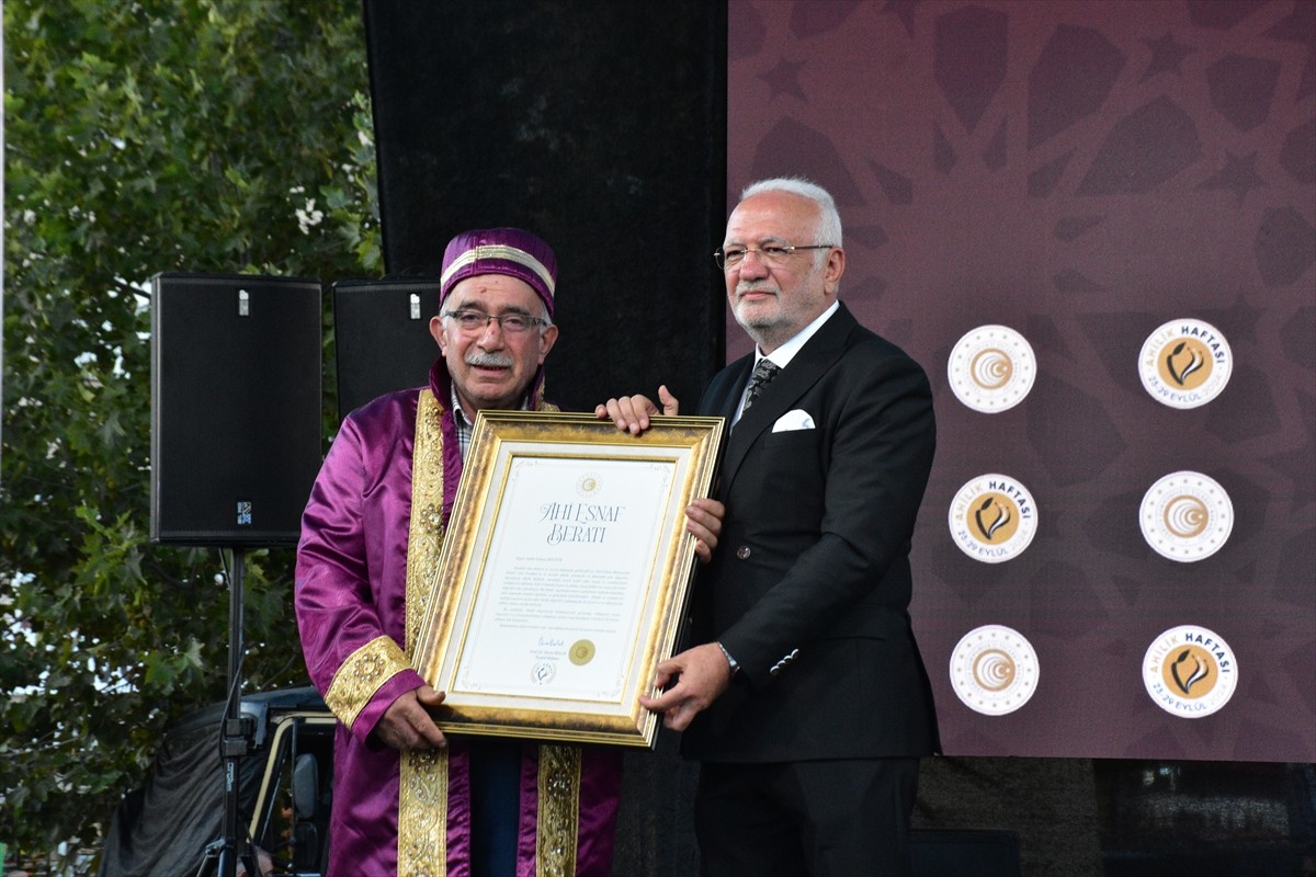 Milli Eğitim Bakanı Yusuf Tekin, Kırşehir Cacabey Meydanı'nda düzenlenen 37. Ahilik Haftası...