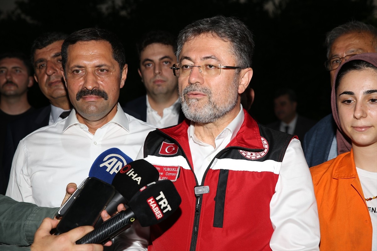 Tarım ve Orman Bakanı İbrahim Yumaklı, Hatay'ın Dörtyol ilçesinde Latif Çınar'a ait narenciye...