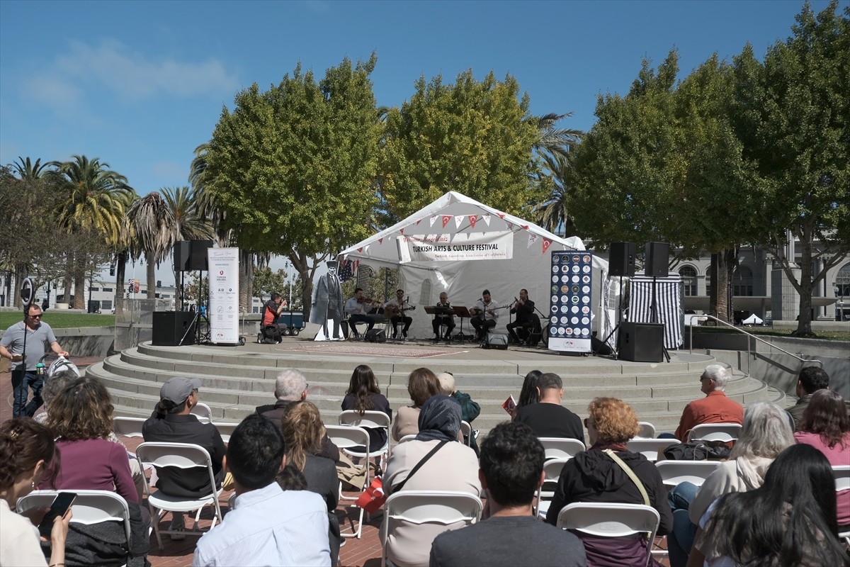 ABD'nin California eyaletinin San Francisco kentinde ilk kez Türk festivali yapıldı. Türk-Amerikan...