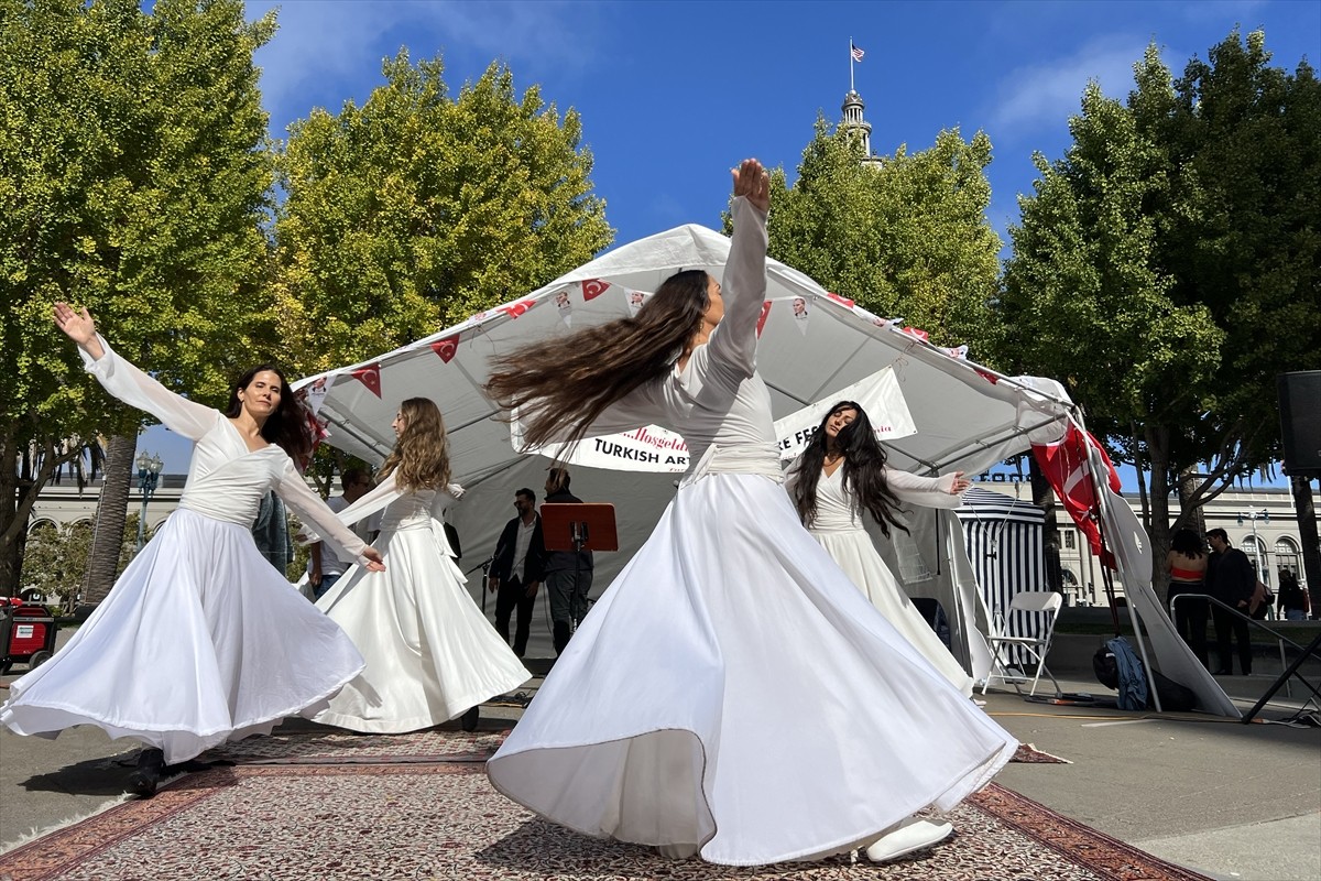 ABD'nin California eyaletinin San Francisco kentinde ilk kez Türk festivali yapıldı. Türk-Amerikan...