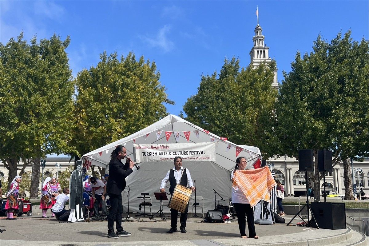 ABD'nin California eyaletinin San Francisco kentinde ilk kez Türk festivali yapıldı. Türk-Amerikan...