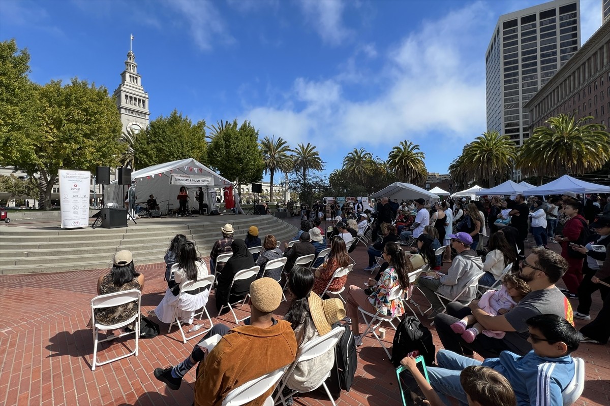 ABD'nin California eyaletinin San Francisco kentinde ilk kez Türk festivali yapıldı. Türk-Amerikan...