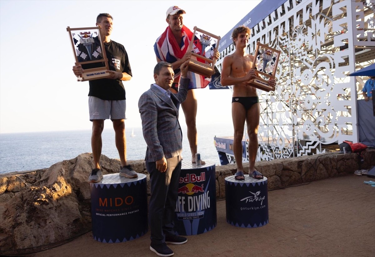 Antalya'da düzenlenen "Red Bull Cliff Diving Dünya Serisi"nin 7'nci etabı tamamlandı. Antalya...