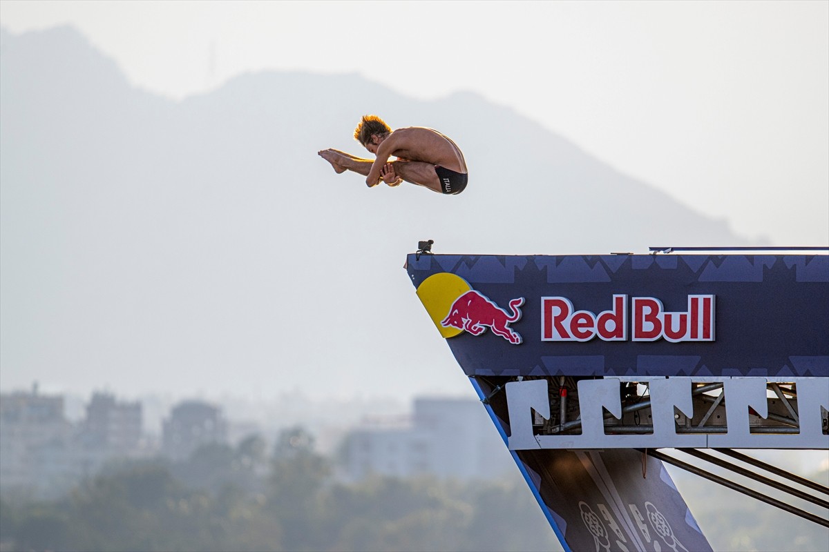 Antalya'da düzenlenen "Red Bull Cliff Diving Dünya Serisi"nin 7'nci etabı tamamlandı. Antalya...