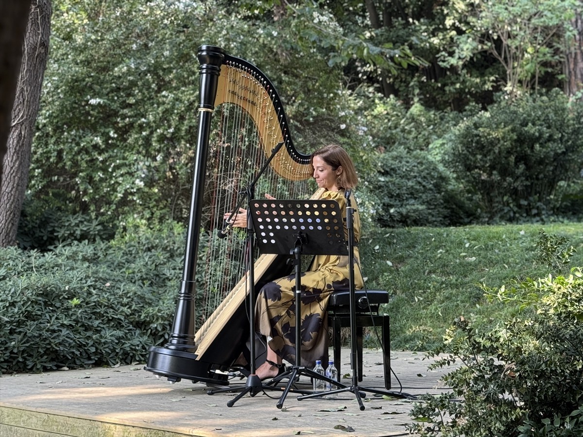 Arpist ve akademisyen Meriç Dönük, bu yıl 34'üncüsü düzenlenen "Akbank Caz Festivali" kapsamında...