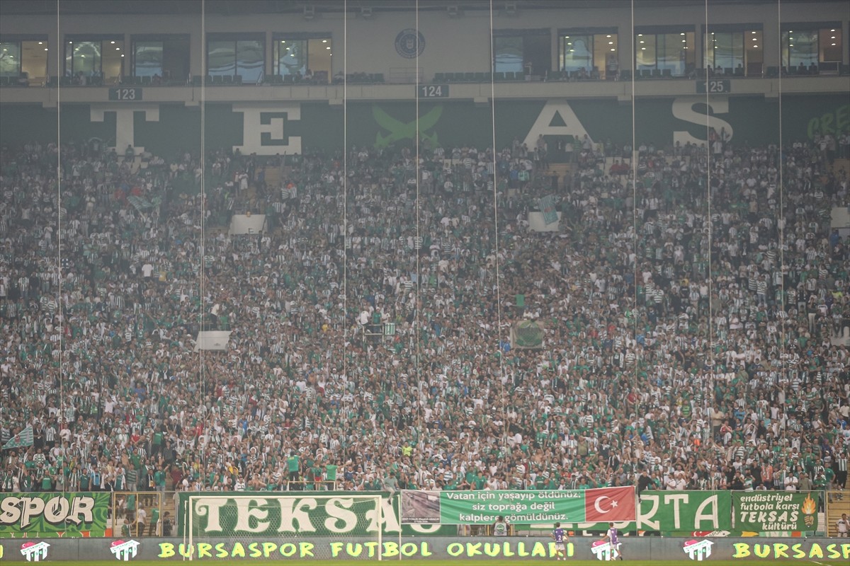 Bursaspor'un TFF 3 Lig 'in dördüncü haftasında Muşspor'u sahasında misafir etti. Satışa çıktığı...