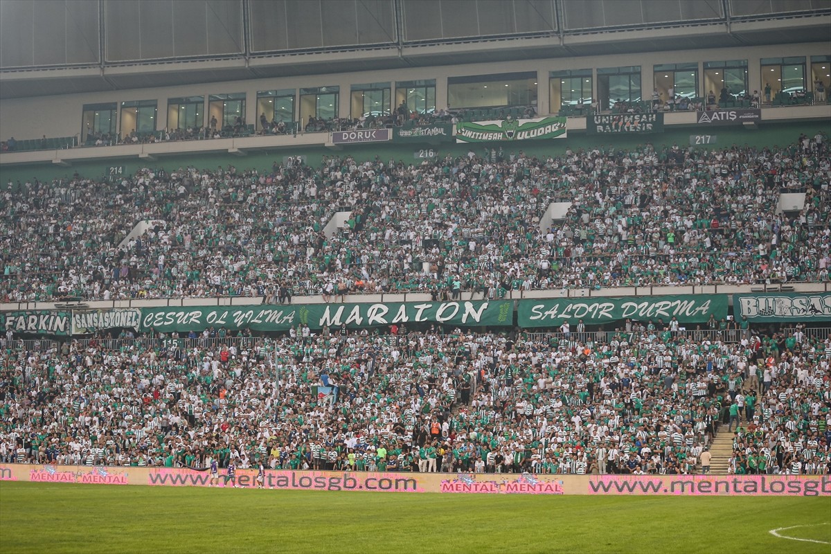 Bursaspor'un TFF 3 Lig 'in dördüncü haftasında Muşspor'u sahasında misafir etti. Satışa çıktığı...