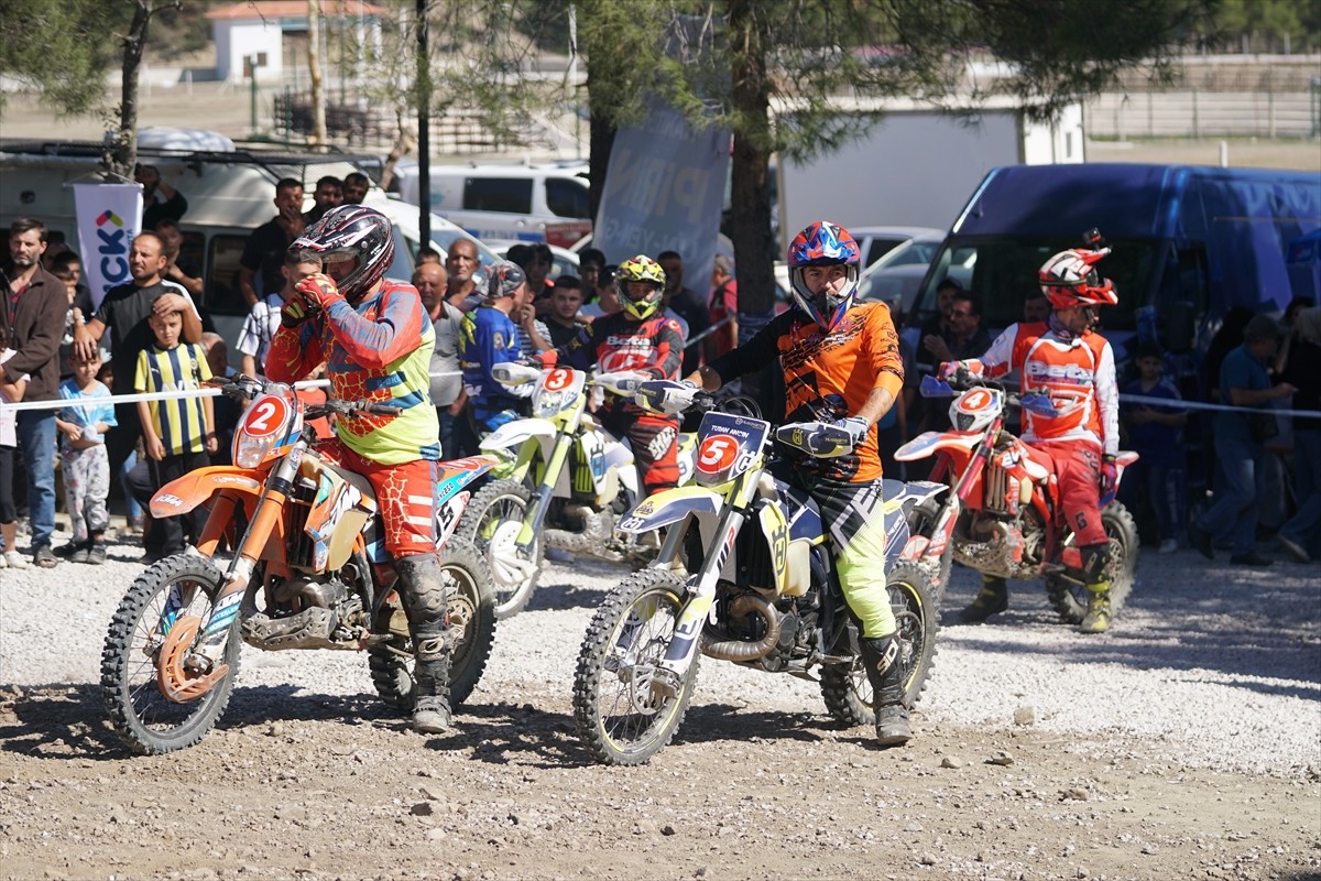 Çorum’un Osmancık ilçesinde Enduro Motosiklet Yarışları düzenlendi.