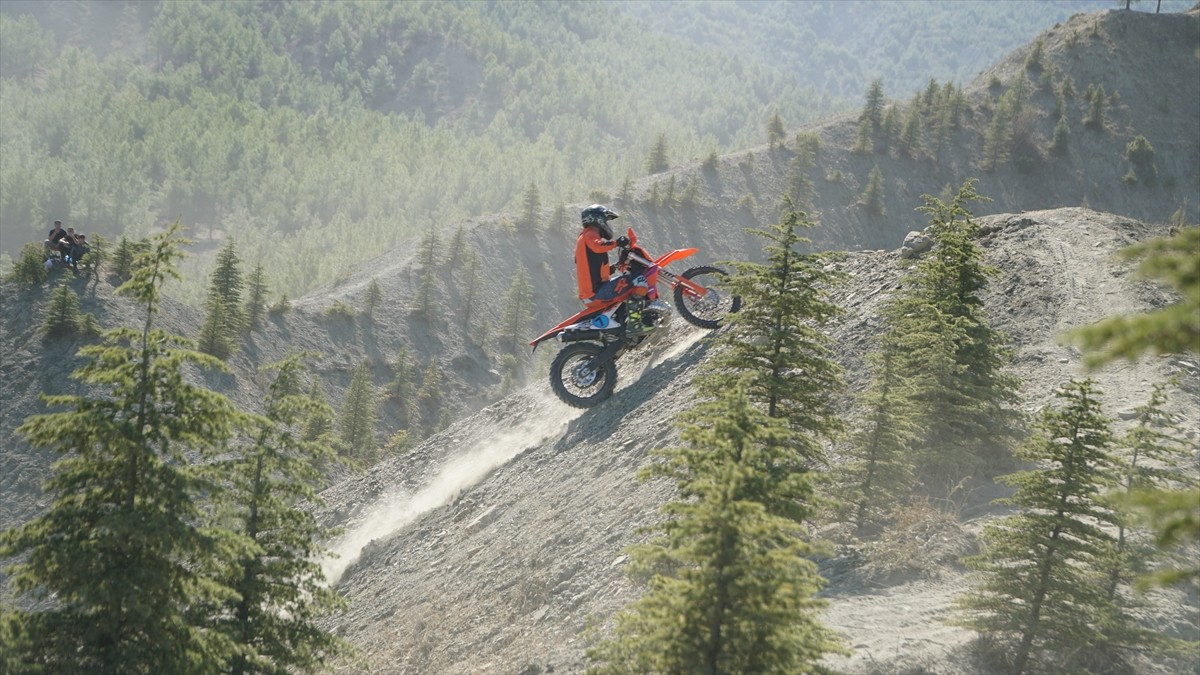 Çorum’un Osmancık ilçesinde Enduro Motosiklet Yarışları düzenlendi.