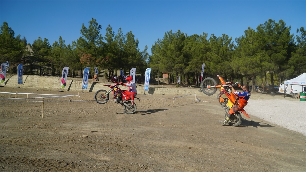 Çorum’un Osmancık ilçesinde Enduro Motosiklet Yarışları düzenlendi.