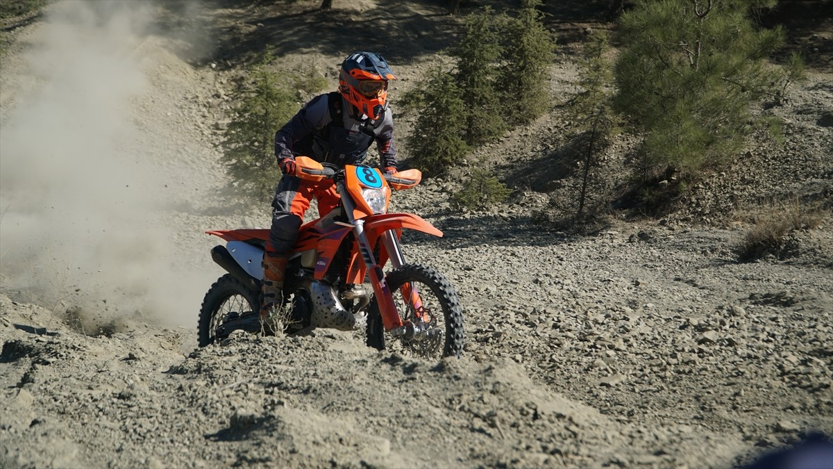 Çorum’un Osmancık ilçesinde Enduro Motosiklet Yarışları düzenlendi.