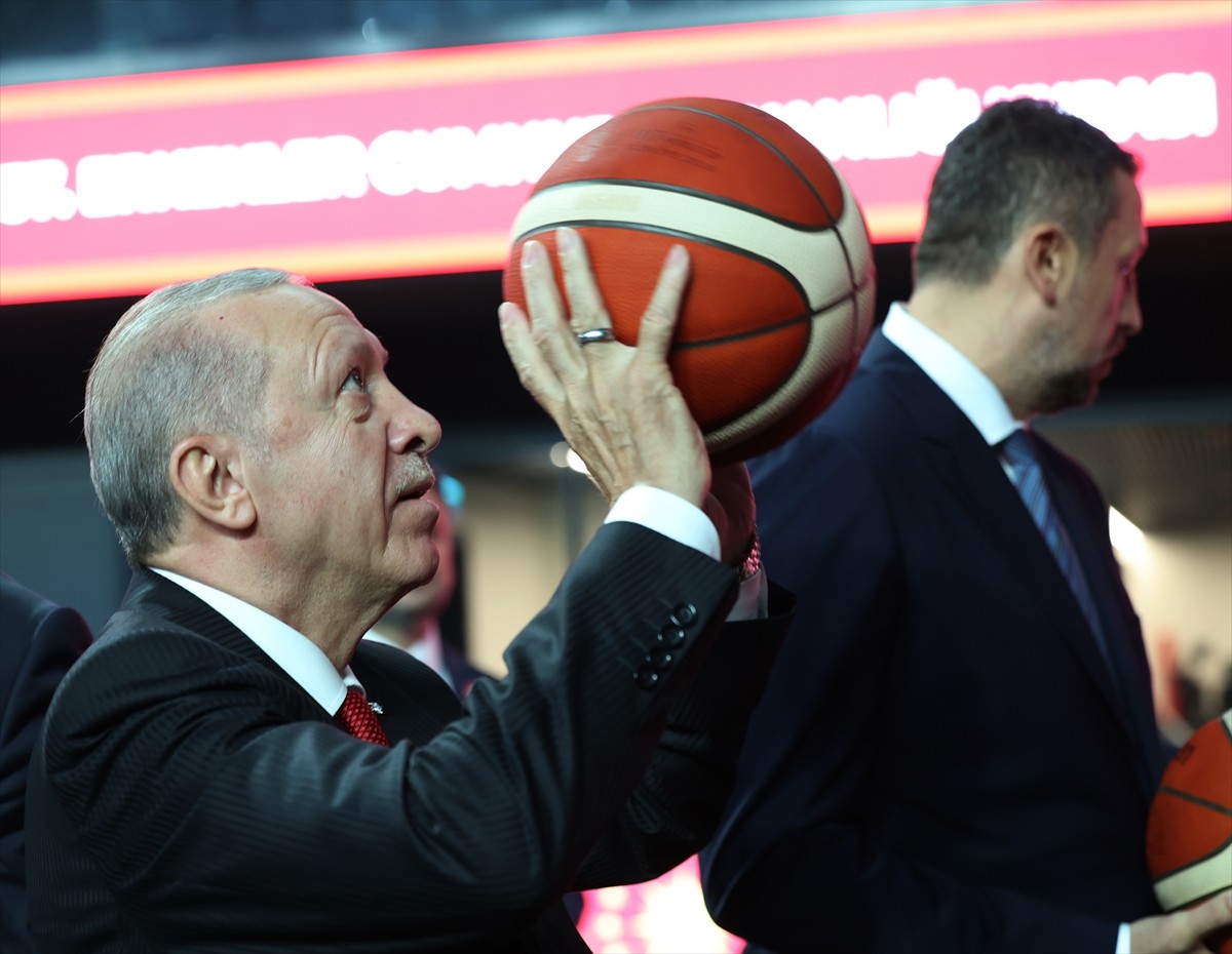 Cumhurbaşkanı Recep Tayyip Erdoğan, İstanbul'da Basketbol Gelişim Merkezi'nin açılış programına...