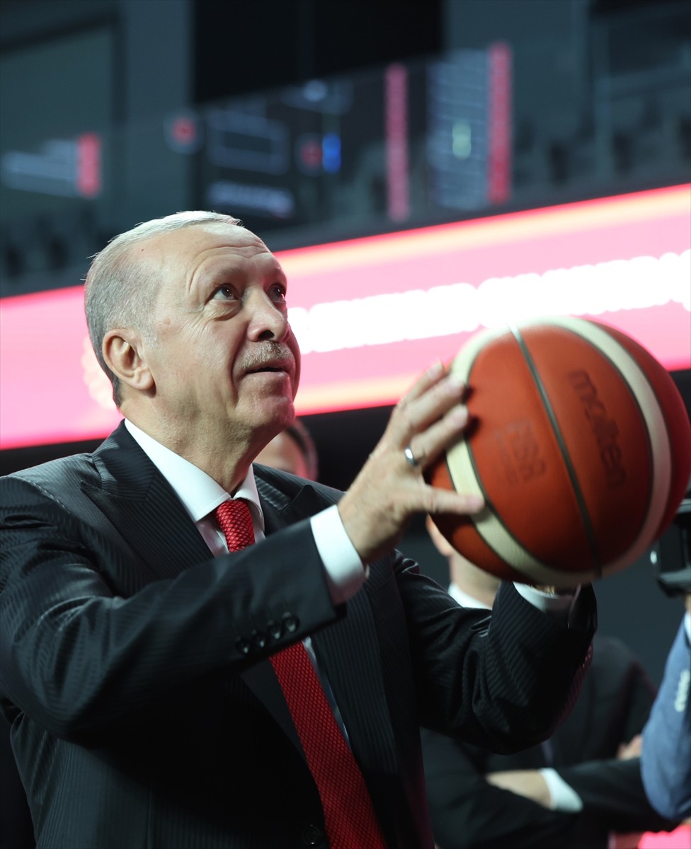 Cumhurbaşkanı Recep Tayyip Erdoğan, İstanbul'da Basketbol Gelişim Merkezi'nin açılış programına...