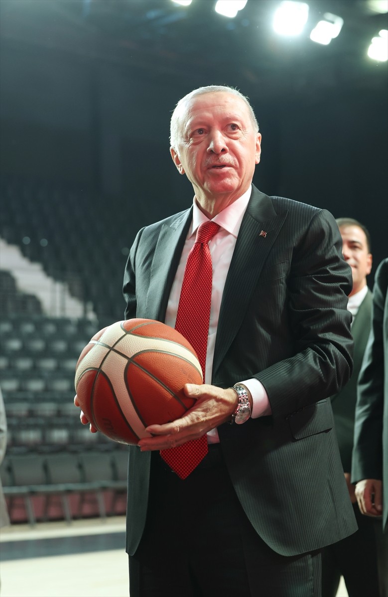 Cumhurbaşkanı Recep Tayyip Erdoğan, İstanbul'da Basketbol Gelişim Merkezi'nin açılış programına...