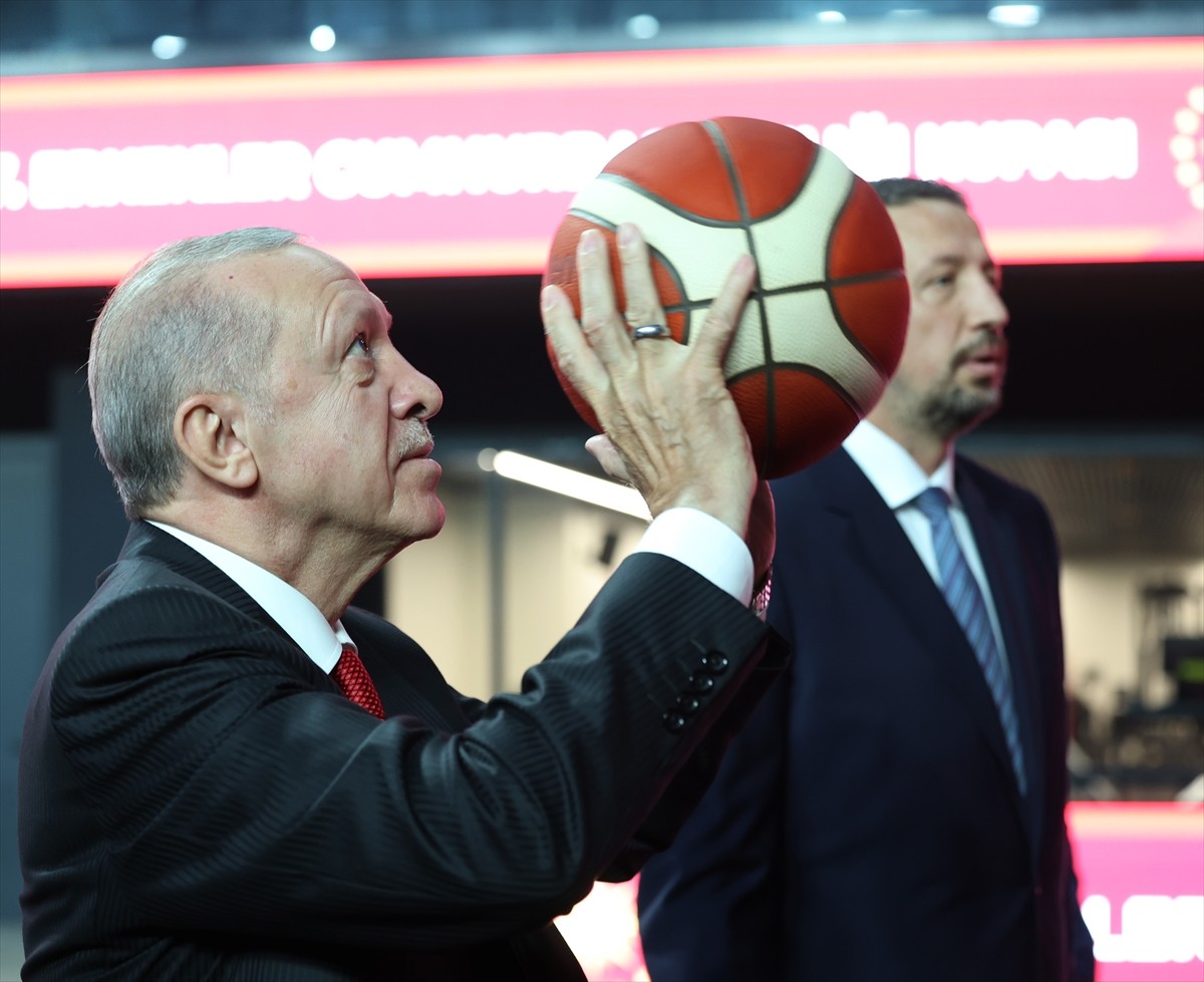 Cumhurbaşkanı Recep Tayyip Erdoğan, İstanbul'da Basketbol Gelişim Merkezi'nin açılış programına...