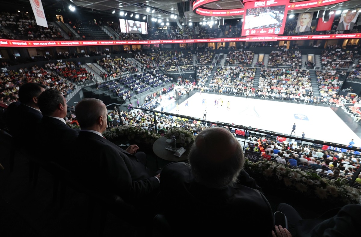 Cumhurbaşkanı Recep Tayyip Erdoğan, İstanbul'da Basketbol Gelişim Merkezi'nin açılışına katıldı....