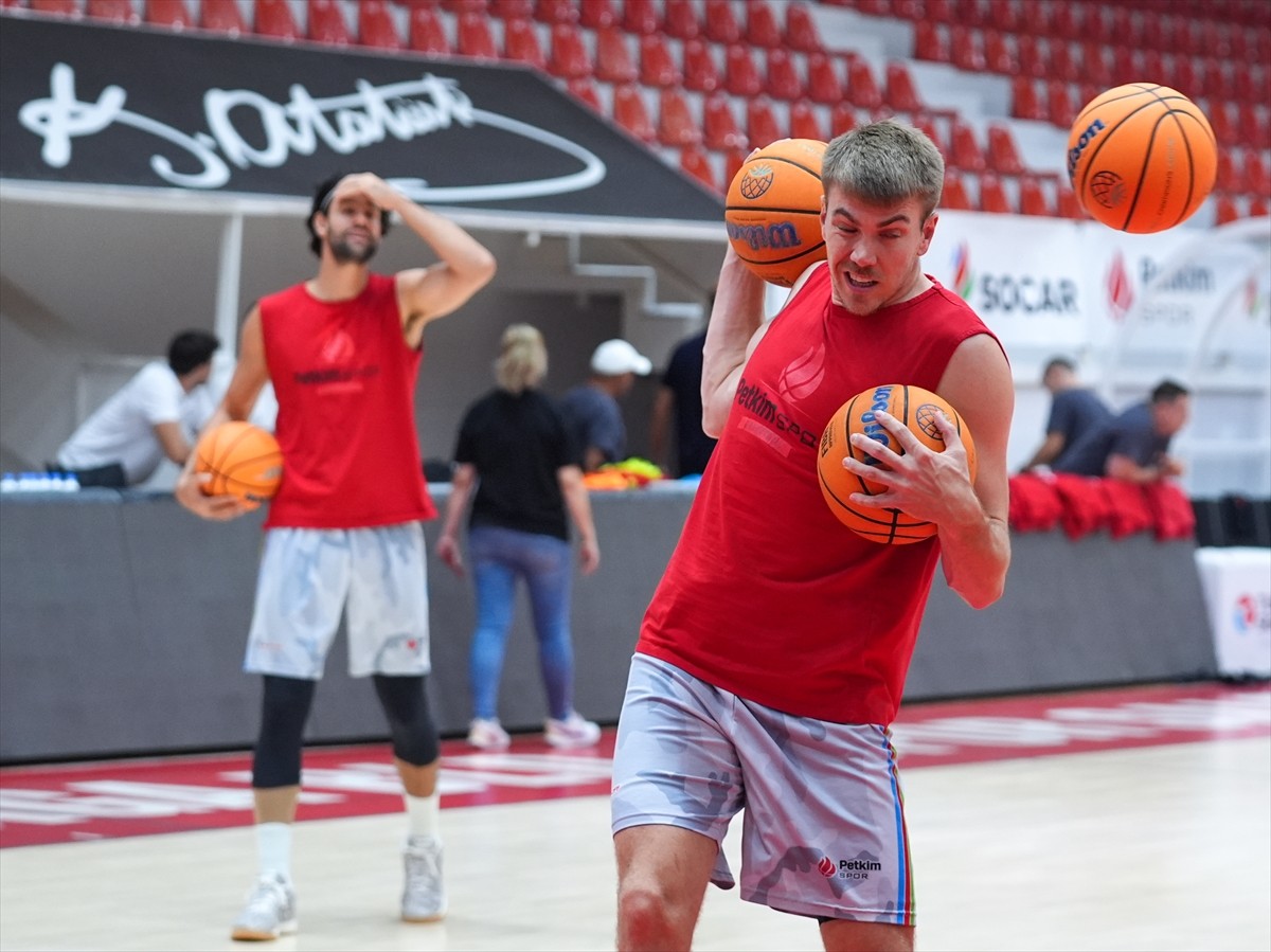 İlk defa mücadele ettiği Basketbol Şampiyonlar Ligi'nde B Grubu'nun ilk maçında Polonya'da King...