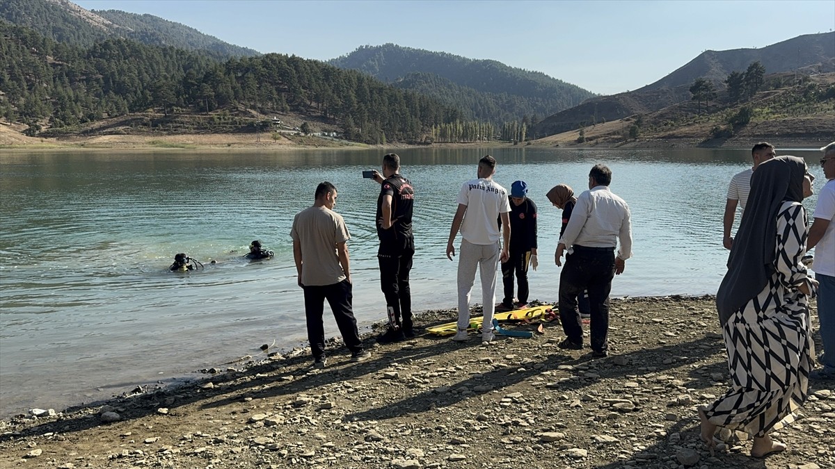 Kahramanmaraş'ın Onikişubat ilçesinde baraj göletine giren 20 yaşındaki genç boğuldu.