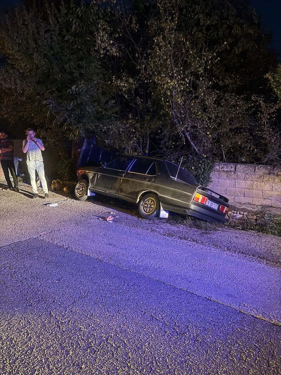 Karabük'te meydana gelen iki trafik kazasında 3 kişi yaralandı. Olay yerine sağlık ve polis...