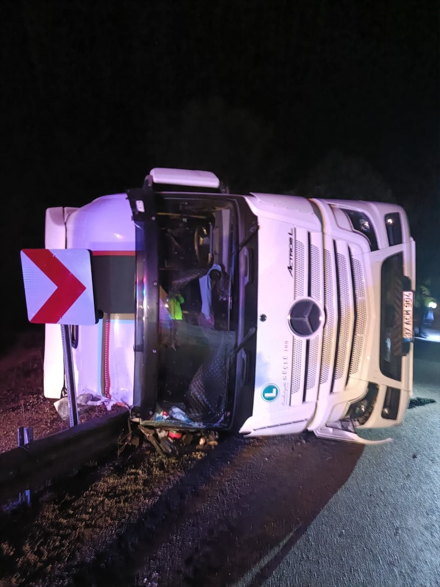 Karabük'te meydana gelen iki trafik kazasında 3 kişi yaralandı. Olay yerine sağlık ve polis...