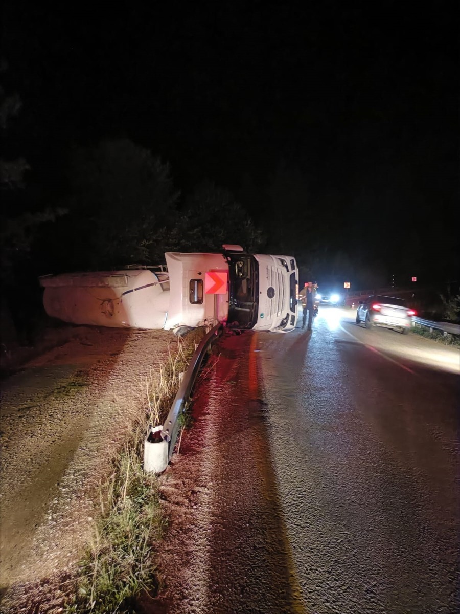 Karabük'te meydana gelen iki trafik kazasında 3 kişi yaralandı. Olay yerine sağlık ve polis...